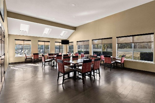 Comfort Inn & Suites Sequoia Kings Canyon image 4